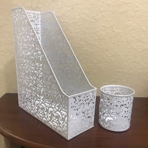 Desk accessories - Magazine and pencil cup holder